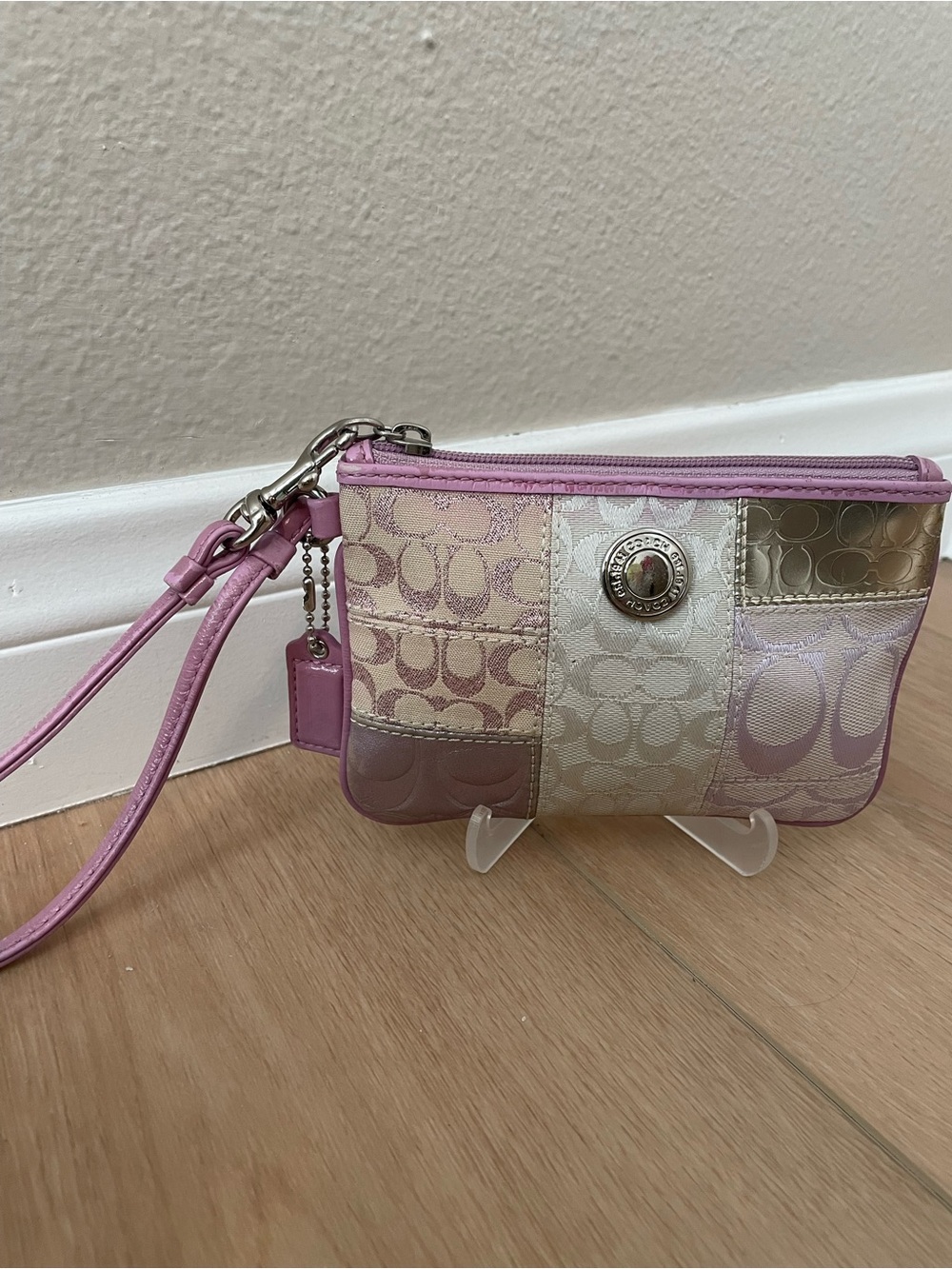Vintage Y2K Coach Pink Lavender Metallic Signature Patchwork Wristlet Hangtag